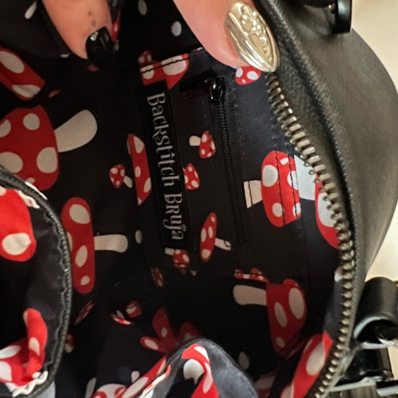 Backstitch Bruja Willow Mushroom bag (black variant) - Picture 3 of 9
